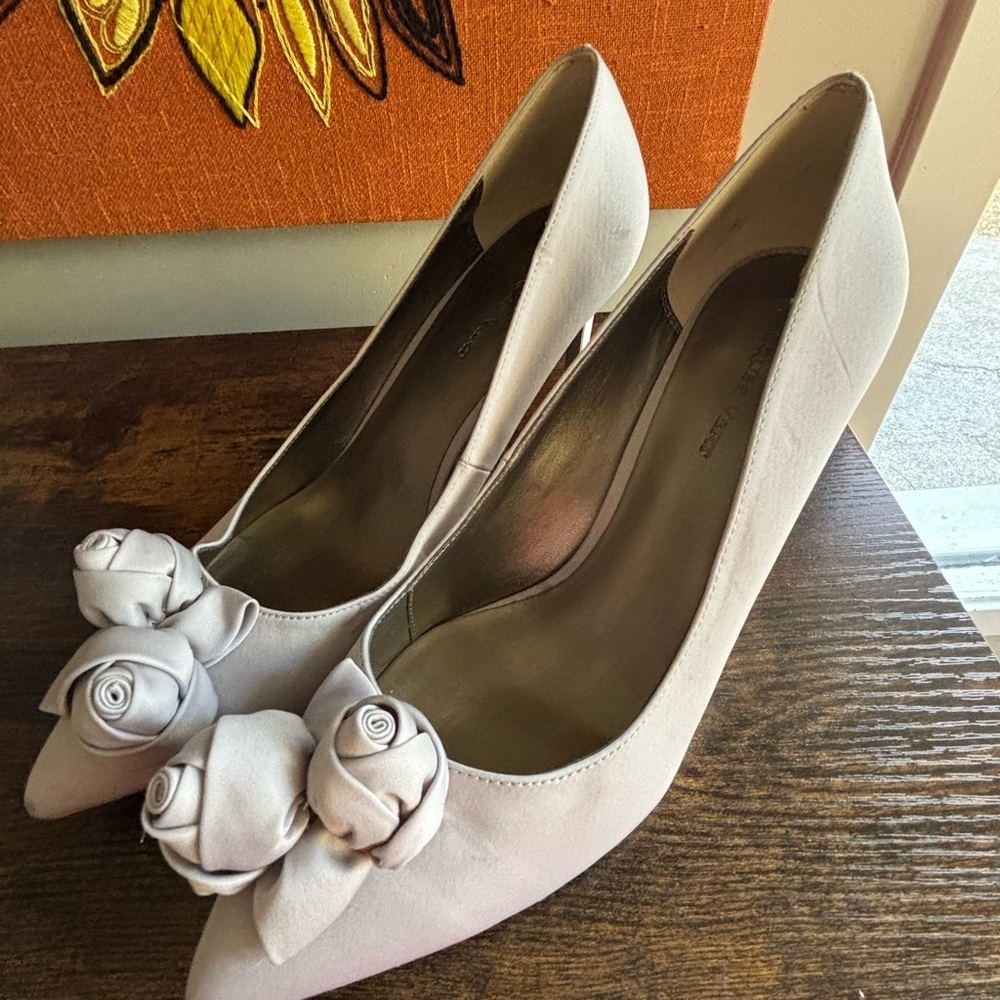 Jacques Vert| Light Grey Satin Occasion Heels w/Floral Rosette Detailing Sz 8.5